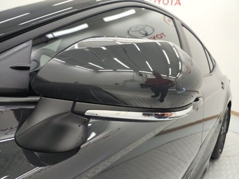 Used 2025 Toyota Camry SE image 17