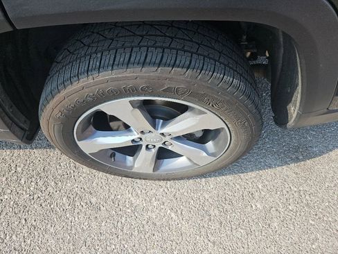 Used 2022 Jeep Grand Cherokee L Limited AWD/4WD image 12