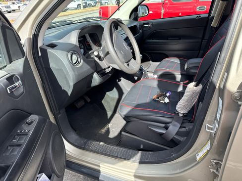 Used 2009 Jeep Compass Sport image 4