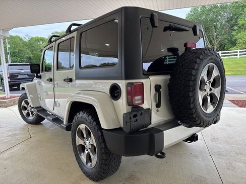 Used 2017 Jeep Wrangler Unlimited Sahara w/ Connectivity Group AWD/4WD image 6