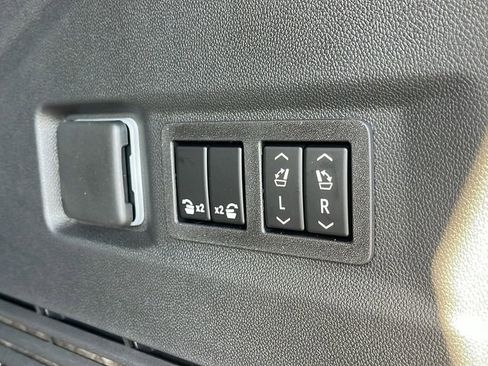 New 2026 GMC Yukon AT4 AWD/4WD image 24