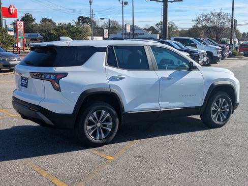 New 2026 Chevrolet Equinox LT FWD image 4