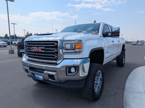 Used 2017 GMC Sierra 3500 SLT w/ Duramax Plus Package AWD/4WD image 7