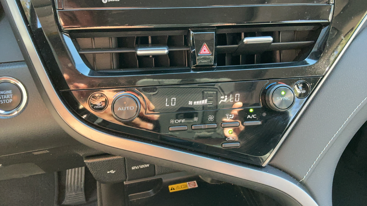 Used 2023 Toyota Camry XSE FWD image 15