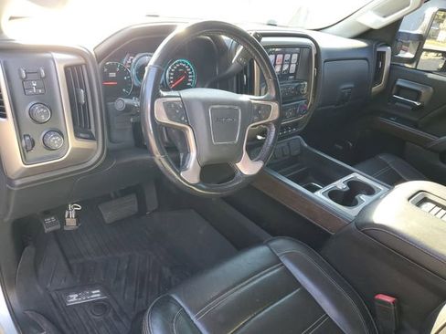 Used 2018 GMC Sierra 2500 Denali w/ Duramax Plus Package AWD/4WD image 6