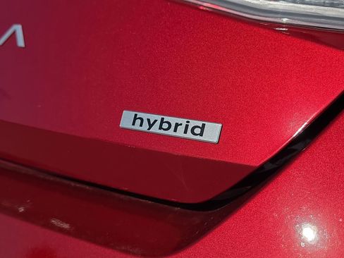 New 2025 Hyundai Elantra SEL image 9