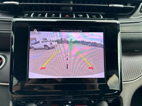 Used 2024 Jeep Grand Cherokee Altitude RWD image 16