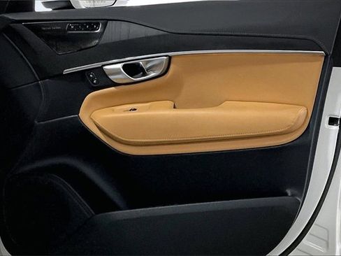 Certified 2023 Volvo XC90 B6 Ultimate w/ Lounge Package image 25