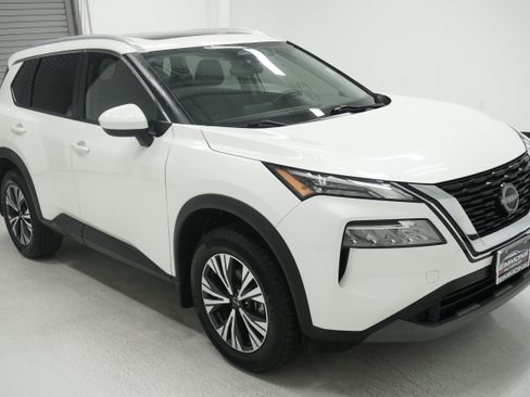 Used 2023 Nissan Rogue SV w/ SV Premium B Package FWD image 3