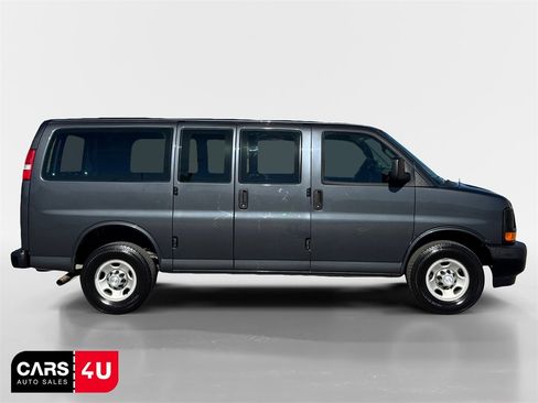 Used 2017 Chevrolet Express 2500 image 8