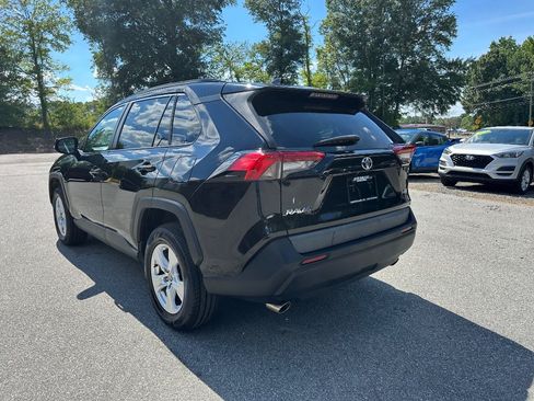 Used 2021 Toyota RAV4 XLE FWD image 5