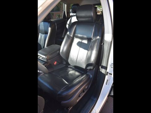 Used 2018 Nissan Pathfinder SL w/ Midnight Edition Package image 17