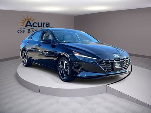 Used 2023 Hyundai Elantra Limited image 4