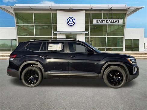New 2026 Volkswagen Atlas SE image 2