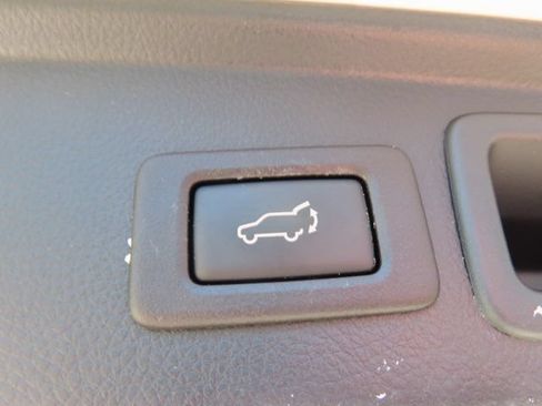 Used 2017 Subaru Forester 2.5i Limited AWD/4WD image 11