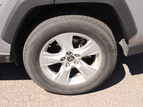 Used 2021 Toyota RAV4 LE AWD/4WD image 9