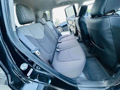 Used 2013 Kia Soul ! FWD image 22
