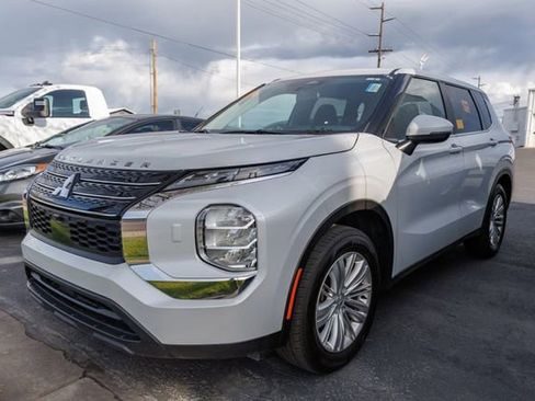 Used 2024 Mitsubishi Outlander ES AWD/4WD image 5