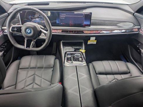 Used 2025 BMW i7 eDrive50 w/ M Sport Package image 18