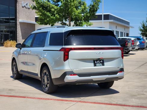 New 2026 Kia Carnival EX FWD image 4