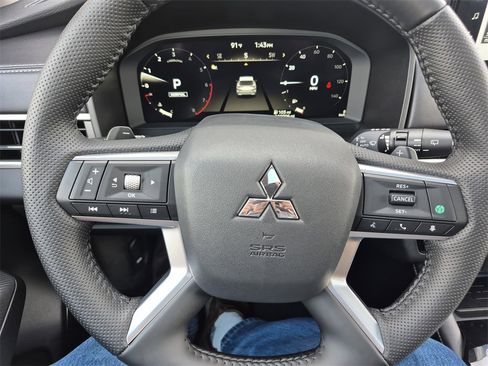 New 2025 Mitsubishi Outlander SE image 89