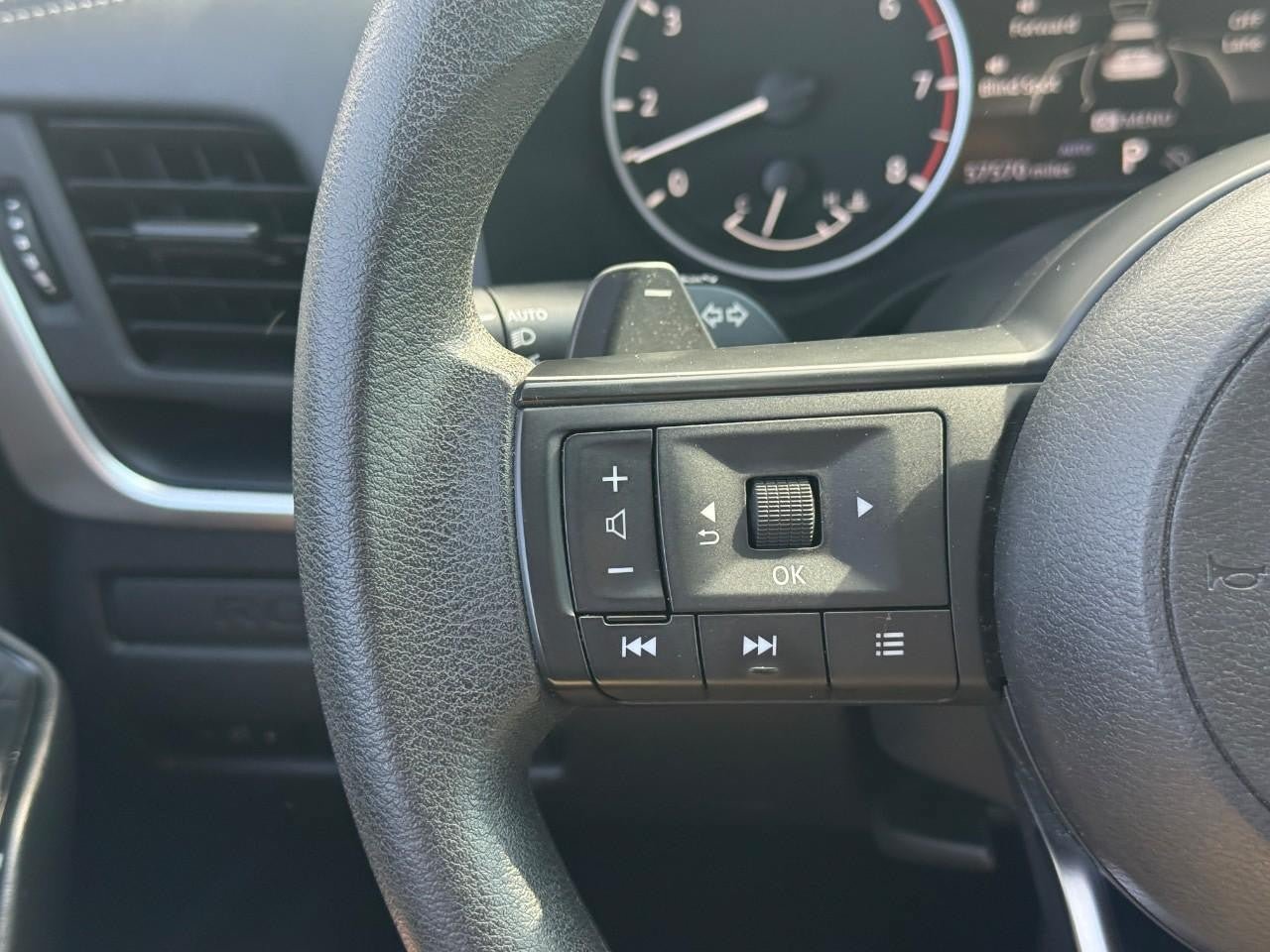 Used 2024 Nissan Rogue S AWD/4WD image 20