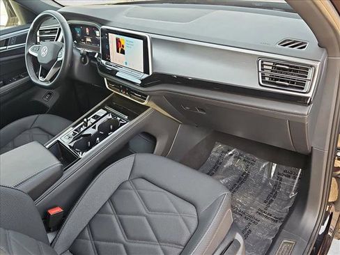 Used 2025 Volkswagen Atlas Cross Sport SE image 22