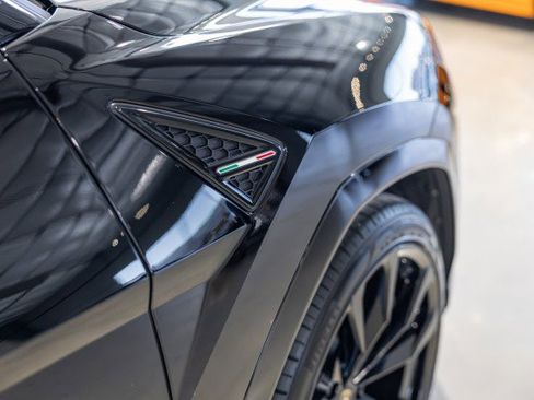 Used 2019 Lamborghini Urus image 16