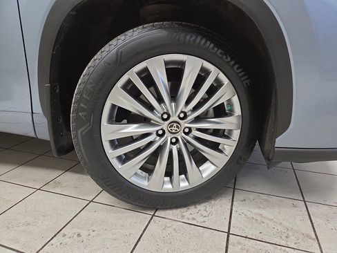 Used 2023 Toyota Highlander Platinum AWD/4WD image 8