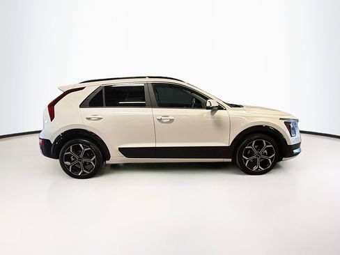 Used 2023 Kia Niro EX Touring image 10
