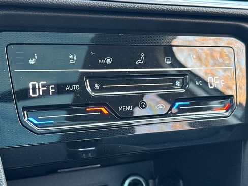 New 2026 Volkswagen Taos SEL image 20