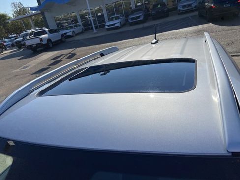 Used 2025 Hyundai Venue SEL FWD image 28
