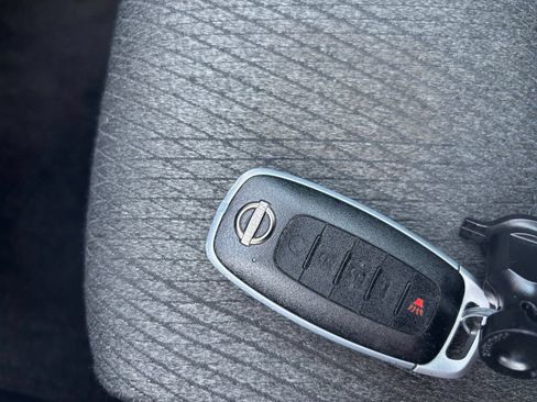 Used 2025 Nissan Rogue SV AWD/4WD image 27