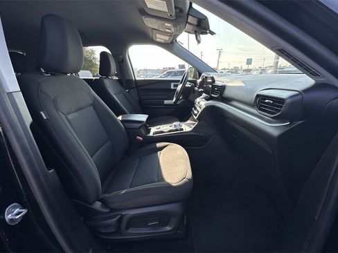 Used 2022 Ford Explorer XLT image 24