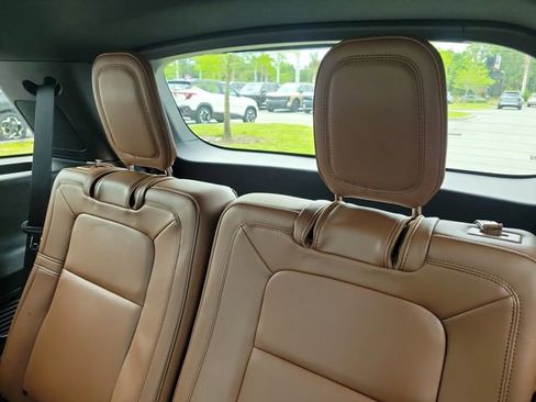 Used 2023 Lincoln Aviator Reserve w/ Equipment Group 201A AWD/4WD image 8