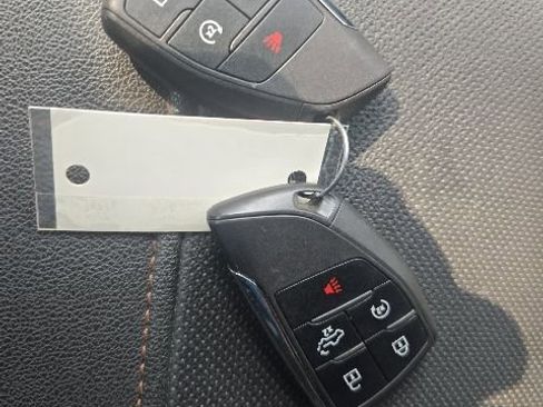 Used 2023 GMC Sierra 1500 AT4 w/ Technology Package AWD/4WD image 12