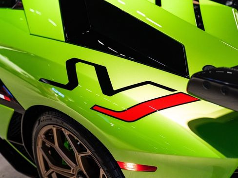 Used 2021 Lamborghini Aventador SVJ image 12