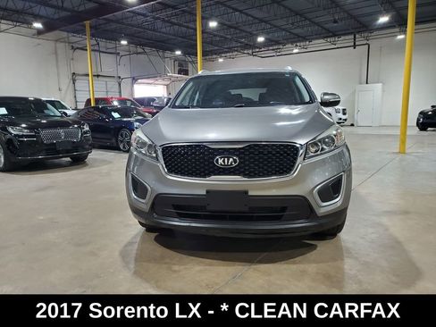 Used 2017 Kia Sorento LX w/ LX Convenience Package image 2