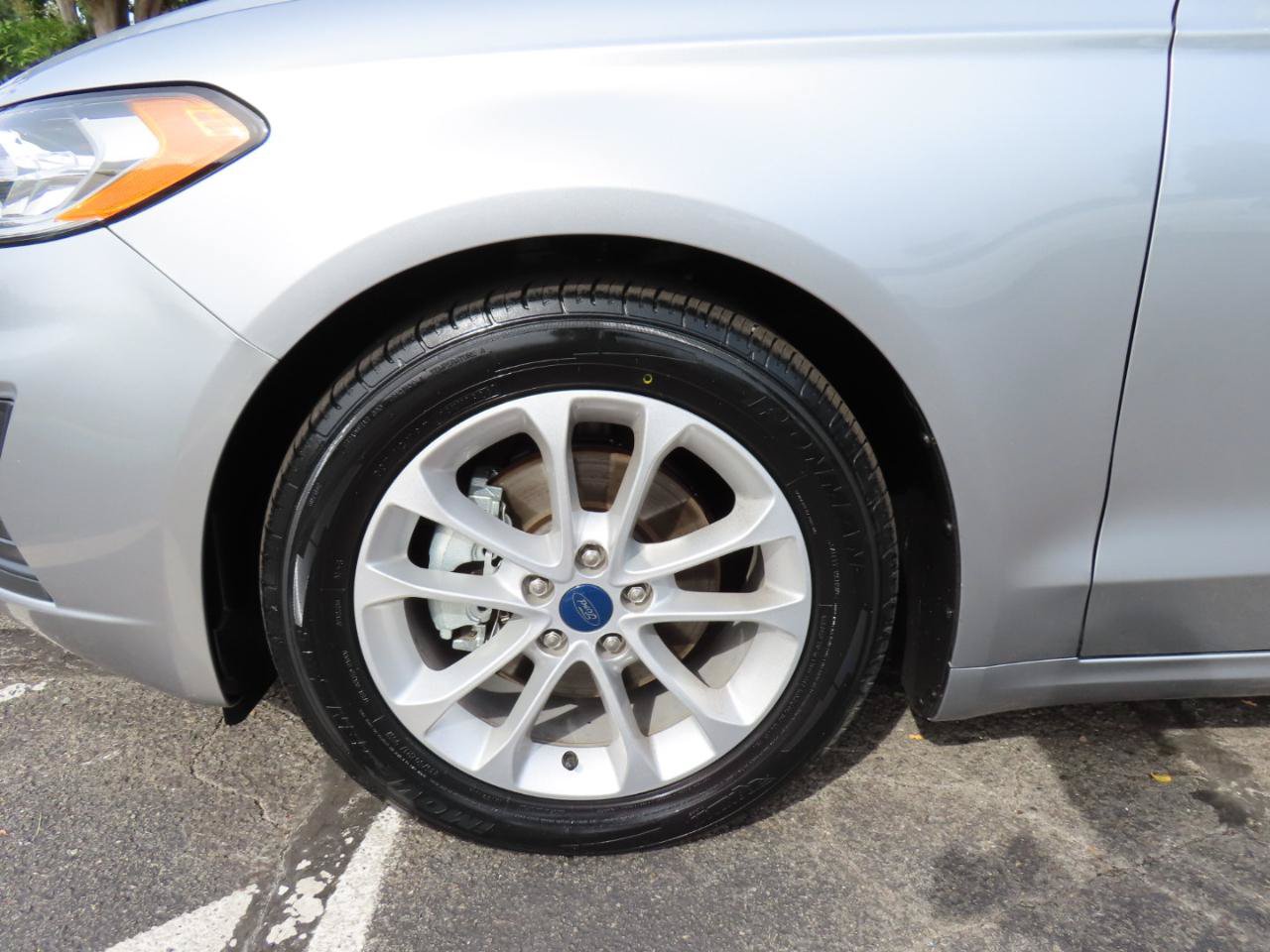 Used 2020 Ford Fusion SE FWD image 13