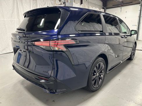 Used 2025 Toyota Sienna XSE image 7
