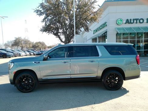 Used 2023 GMC Yukon XL Denali image 10