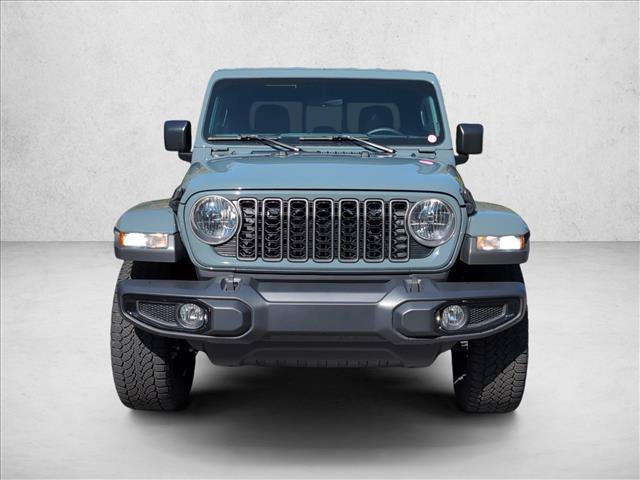 Used 2025 Jeep Gladiator Sport AWD/4WD image 2