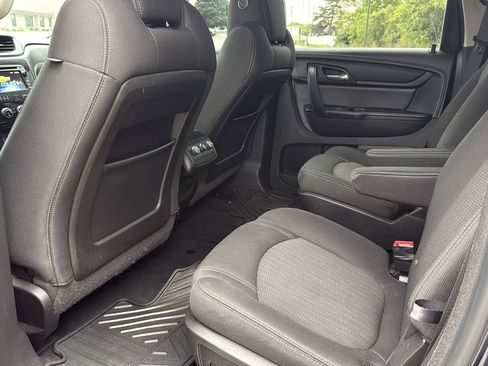 Used 2016 Chevrolet Traverse LT w/ Style and Technology Package FWD image 18
