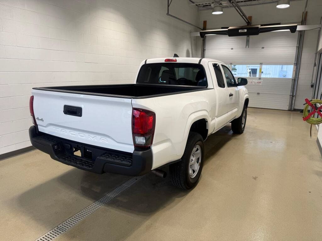 Certified 2023 Toyota Tacoma SR AWD/4WD image 5