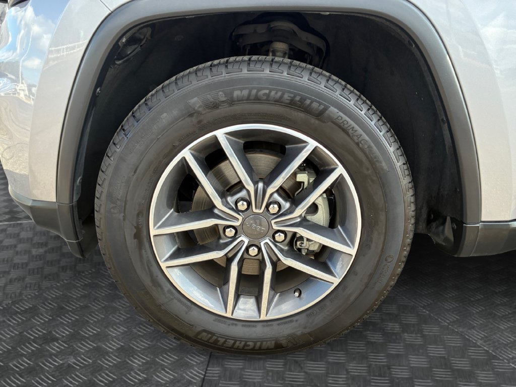Used 2020 Jeep Grand Cherokee Laredo w/ 18" Wheel & 8.4" Radio Group RWD image 22