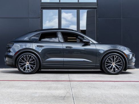 New 2026 Porsche Macan 4 Electric AWD/4WD image 12