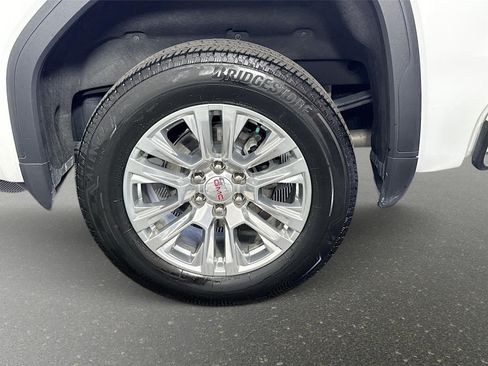 Certified 2024 GMC Sierra 1500 Denali w/ Technology Package RWD image 32