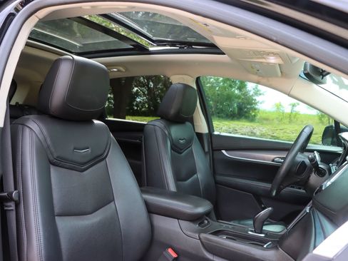 Used 2018 Cadillac XT5 Premium Luxury FWD image 21