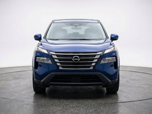 Used 2025 Nissan Rogue SV FWD image 2