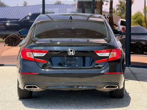 Used 2018 Honda Accord Sport image 9